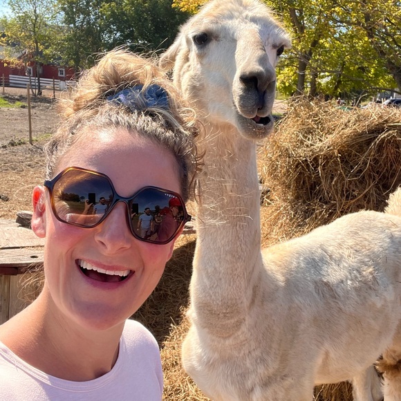 Meet your Posher, Megan - Picture 3 of 6